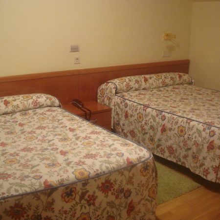 Hotel Isabel Бривиеска Екстериор снимка