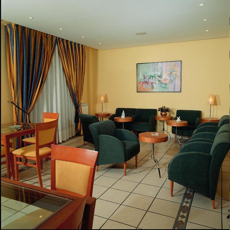 Hotel Isabel Бривиеска Екстериор снимка