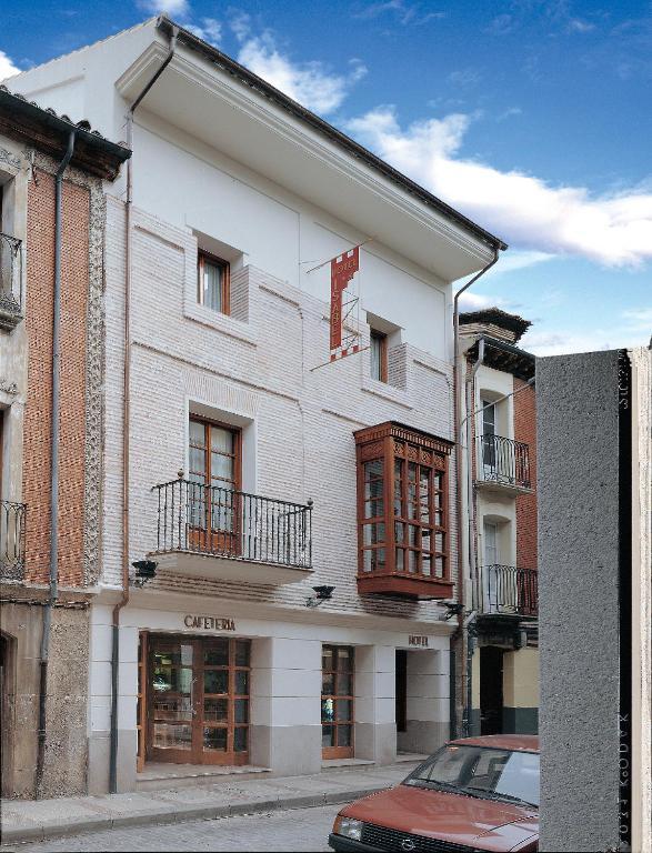 Hotel Isabel Бривиеска Екстериор снимка