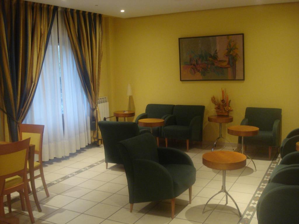Hotel Isabel Бривиеска Екстериор снимка