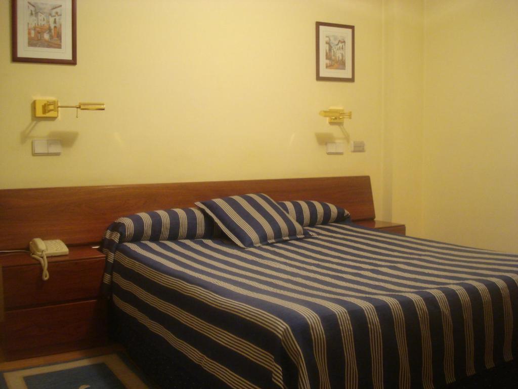 Hotel Isabel Бривиеска Стая снимка